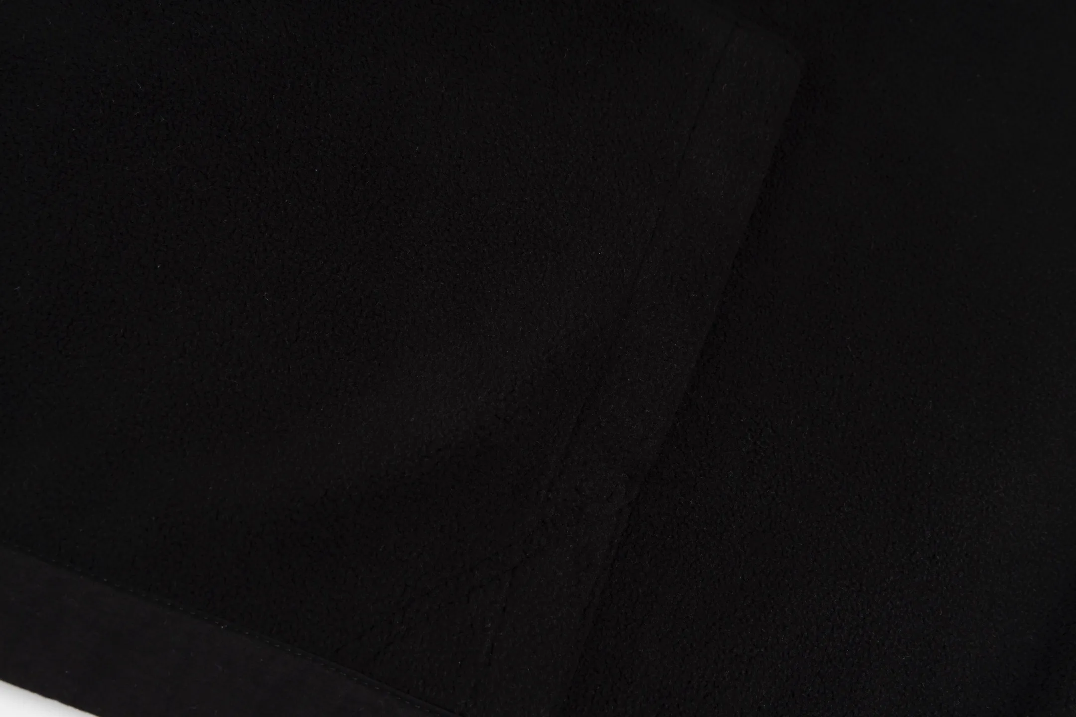 🅿️460 [Exclusive supply] CH Croix Heart Horseshoe double-sided brushed polar fleece hooded sweatshirt. The fabric is made of rare terry and brushed composite fabric, which brings the ultimate soft touch and excellent thermal insulation performance. The fabric has been treated with a special double-sided brushing process to form a delicate polar fleece surface, which not only maintains a crisp shape but also improves wearing comfort. The chest is decorated with the brand's iconic horseshoe embroidery, using high-density embroidery thread to outline a three-dimensional texture. The collar is edged with imported lambskin and matched with a four-button Crusader flower made of real antique silver. The details are full of luxury. The hem is embellished with traditional melon beads, each of which is hand-made genuine antique silver. The interior is treated with velvet to ensure warmth and temperature locking. The overall craftsmanship continues Chrome Hearts' consistent meticulous workmanship. From fabric selection to decorative details, it reflects the brand's ultimate pursuit of quality, perfectly integrating street style with high fashion. Size:S-M-L